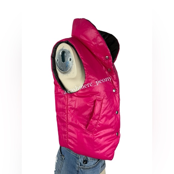 Jeanasis Reversible Puffer Packable Cropped Lightweight Nylon Vest - Picture 7 of 14